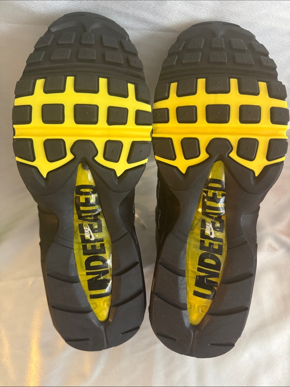 New!🔥Rare’ Undefeated x Nike Air Max 95 'Opti Yellow' showcases vibrant yellow!🔥 - Picture 10 of 12